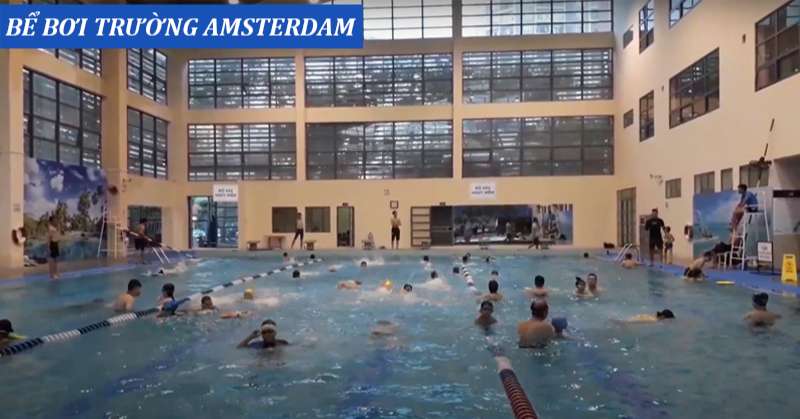 Bể tập bơi ngôi trường Amsterdam