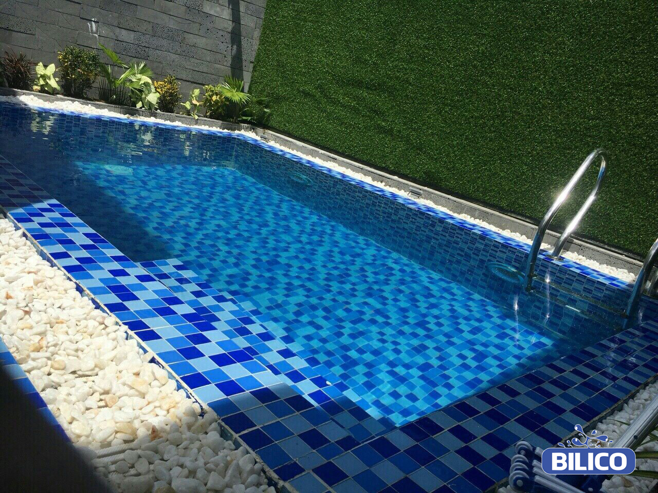 Bilico bàn giao bể bơi gia đình anh An