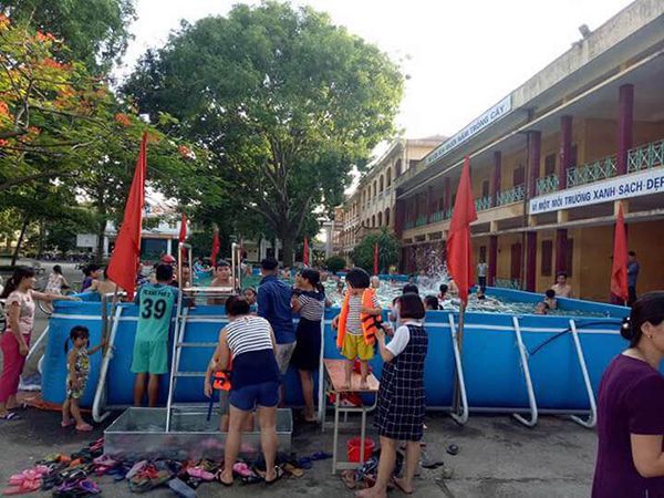 khai-truong-be-boi-bat-hai-phong2 Bể bơi bạt tại trường tiểu học Cát Bi